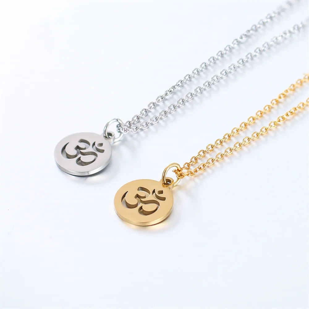 Small Yoga Pendant Gold Color  - Yoga Fitness Zone recension och pris